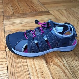 Khombu Cameron Sandals, size 7 in Navy/Very Berry